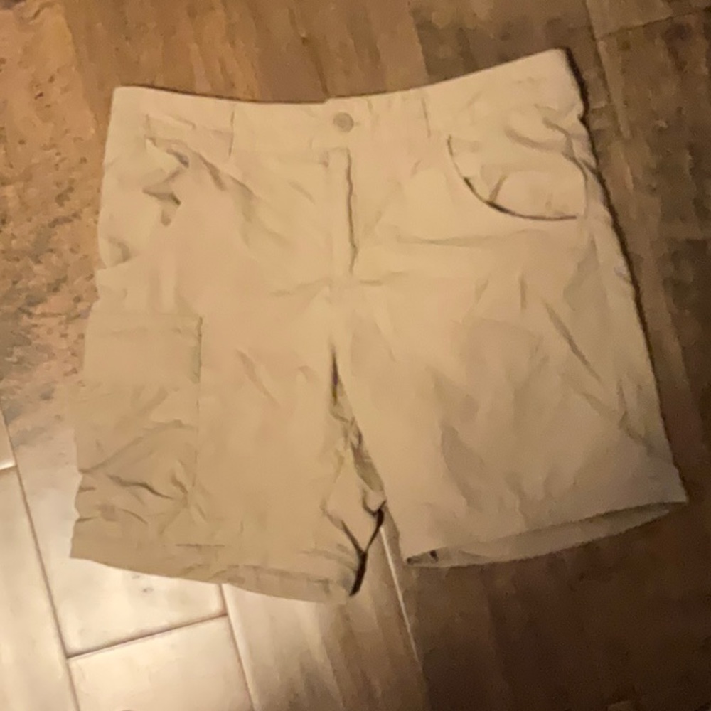 NWOT Columbia cargo khaki shorts